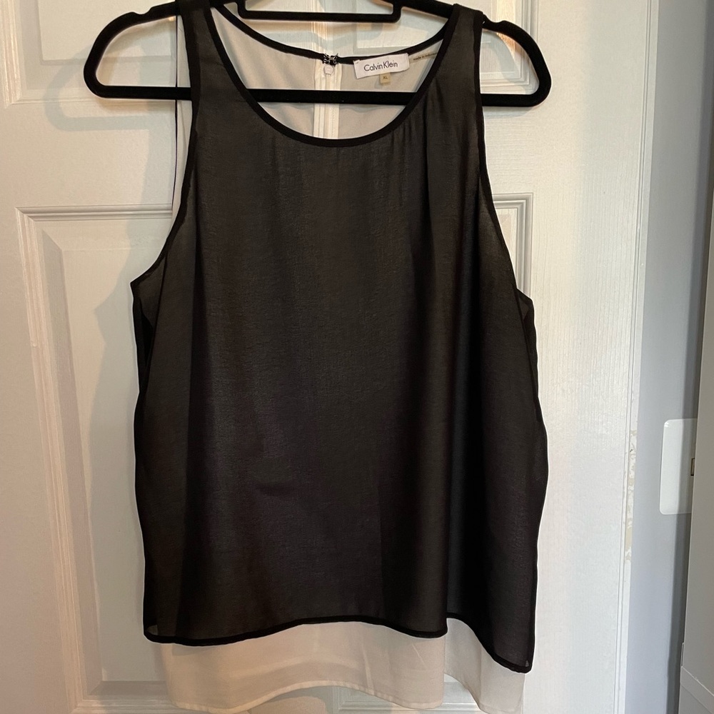 Calvin Klein women’s black and white layered sleeveless blouse. Size XL